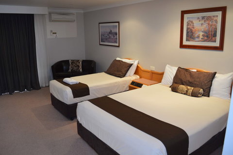 Hilltops Retreat Motor Inn - Tourism Canberra 7