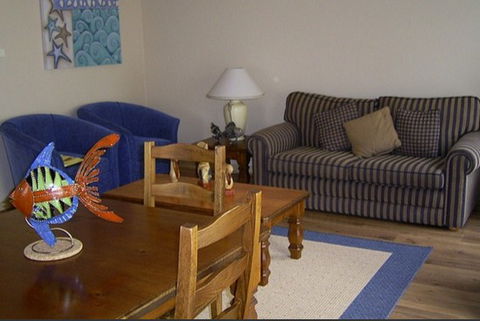 Boutique Escape - Lake Macquarie Resort Accommodation - Tourism Canberra 0