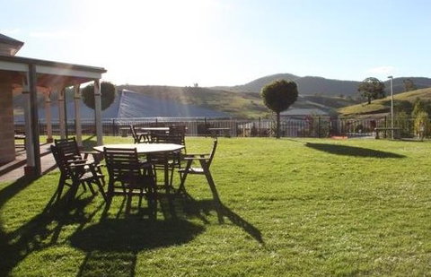 Bowen Inn - Tourism Canberra 0