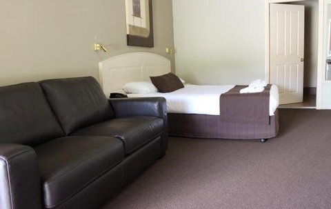 Bowen Inn - Tourism Canberra 1