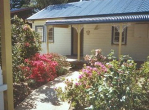AppleBlossom Cottage - Tourism Canberra 0