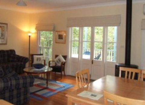 AppleBlossom Cottage - Tourism Canberra 4