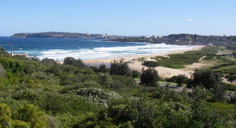 A Beach House Near Manly - Tourism Canberra 4