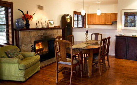 A Church And Homestead In Mudgee - Tourism Canberra 3