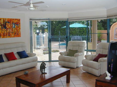 Golden Cane Bed And Breakfast - Tourism Canberra 0