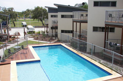 Emu's Beach Resort - Tourism Canberra 0