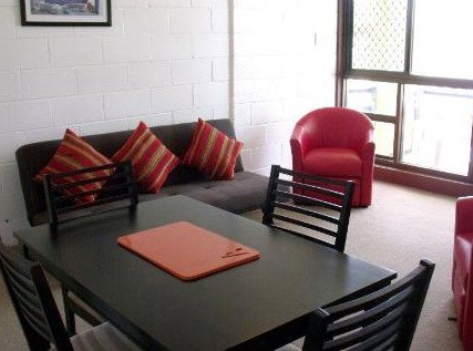 Como Holiday Apartments And Tropical Nites Motel - Tourism Canberra 0