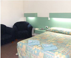 Longreach Motel - Tourism Canberra 0