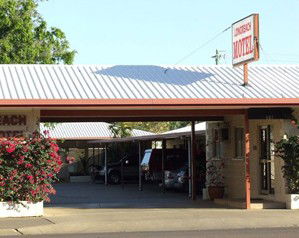 Longreach Motel - Tourism Canberra 1