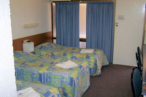 Abajaz Motor Inn - Tourism Canberra 1