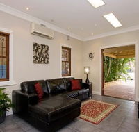 Swan Inn Bed and Breakfast - Tourism Canberra