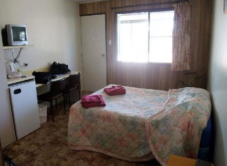 Entrikens Pioneer Motel - Tourism Canberra 1
