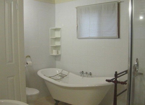 Cosy Cottage - Holiday Home - Tourism Canberra 0