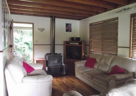 Cosy Cottage - Holiday Home - Tourism Canberra 3