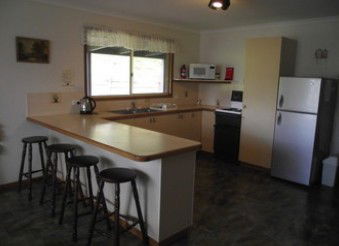 Ty-ar-y-bryn - Holiday Home - Tourism Canberra 3