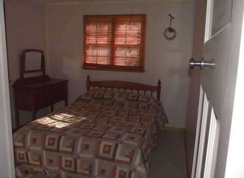 Cedarwood - Holiday Home - Tourism Canberra 3