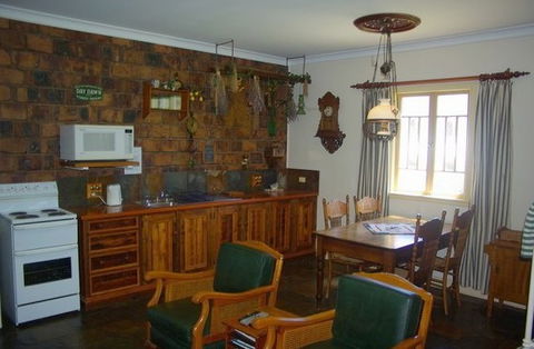 Colonial Cottage - Holiday Home - Tourism Canberra 0
