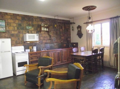 Colonial Cottage - Holiday Home - Tourism Canberra 1
