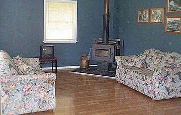Whispering Pines - Holiday Home - Tourism Canberra 2
