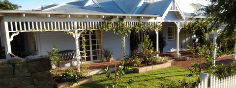 Lanterns Retreat - Tourism Canberra 0