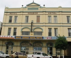 Royal George Motel Hotel - Tourism Canberra 0