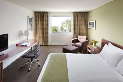 Crown Perth Promenade - Tourism Canberra 0