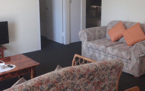 Jadran Motel ElJays Holiday Lodge - Tourism Canberra 3