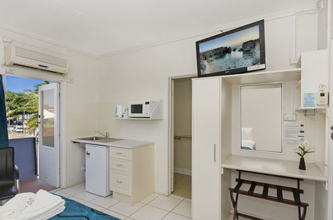 Strand Motel - Tourism Canberra 4