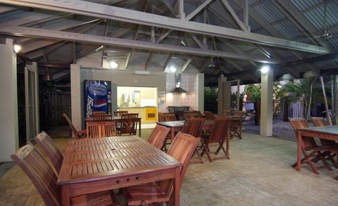 Comfort Suites Trinity Beach Club - Tourism Canberra 4