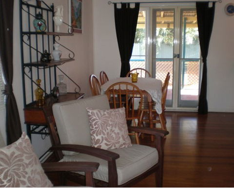 Dalby Homestyle Accommodation - Tourism Canberra 1