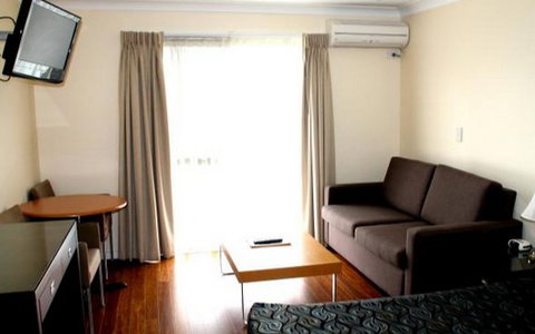 Centenary Motor Inn - Tourism Canberra 0