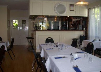 Centenary Motor Inn - Tourism Canberra 4