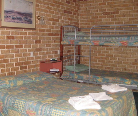 Beenleigh Village Motel - Tourism Canberra 5
