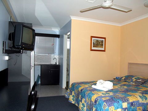 Hervey Bay Motel - Tourism Canberra 2