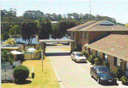 Hybiscus Lodge Motel  Holiday Apartments - Tourism Canberra