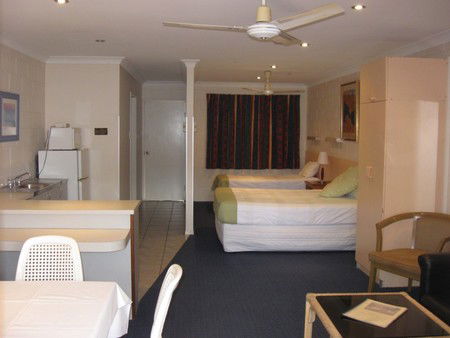Monte Carlo Motor Inn - Tourism Canberra 2