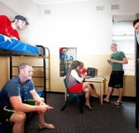 Maze Backpackers And Cb Hotel - Tourism Canberra
