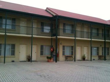 Golden Guitar Motor Inn - Tourism Canberra 1