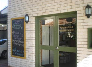 Tamworth Motor Inn - Tourism Canberra 3