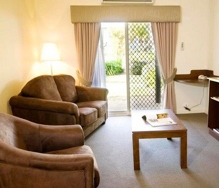 Sanctuary Golf Resort - Tourism Canberra 0