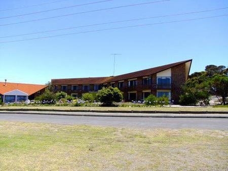 Comfort Inn Wisteria Lodge - Tourism Canberra 0