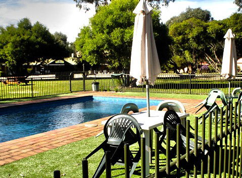 Mountain View Motor Inn And Holiday Lodges - Tourism Canberra 3