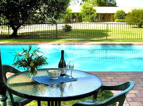 Mountain View Motor Inn And Holiday Lodges - Tourism Canberra 4