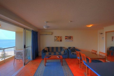 Surfers Beachside Holiday Apartments - Tourism Canberra 1