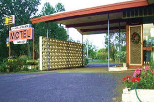 The Castle Creek Motel - Tourism Canberra 1