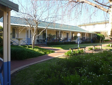 Park Avenue Holiday Units - Tourism Canberra 4