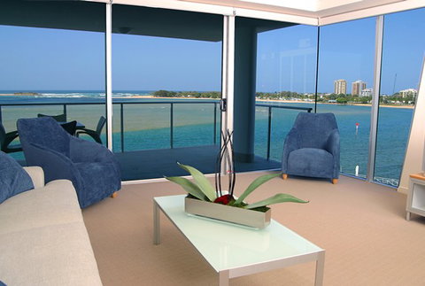 Waves Maroochy River - Tourism Canberra 3