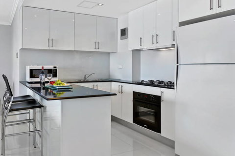 Lakeside Waterfront Apartment 18 - Tourism Canberra 3