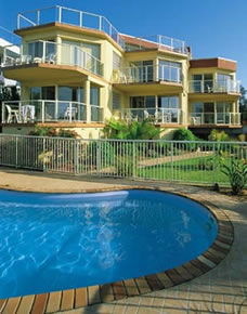 A Baywatch Apartments - Tourism Canberra 0