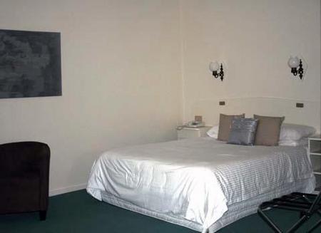 International Motor Inn - Tourism Canberra 1